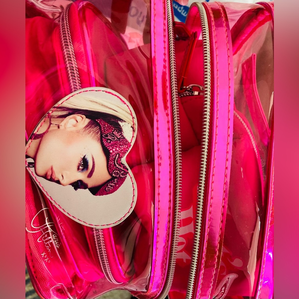 Paris Hilton Pink Cosmetic Bag with Glossy Finish BONUS SILVER HANDLET